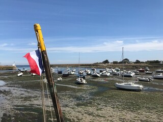Barfleur im Département Manche in der Region Normandie Frankreich - Gezeitenkraft Gezeiten Ebbe...