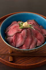 ローストビーフ丼