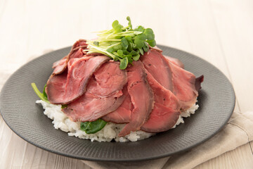 ローストビーフ丼