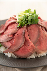 ローストビーフ丼