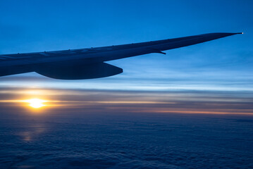 Fototapeta na wymiar Wing of airplane at sunrise_01