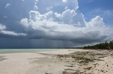 Gewitterfront auf Grand Bahama