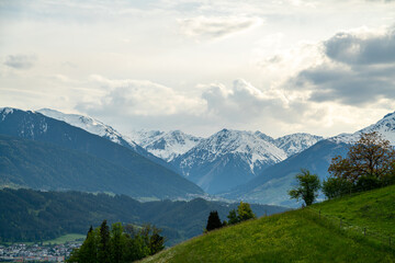 Fototapeta na wymiar Incredible sea of snowcapped mountains behind the green Alps