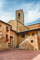 Fototapeta na wymiar The medieval architecture of San Gimignano, iconic town in Italy
