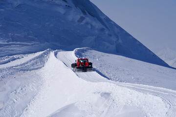 Fototapeta na wymiar Snowcat preparing to plow the slope. Photo taken February 26th, 2021, Jungfraujoch, Switzerland.