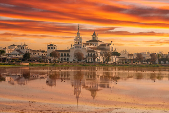 Ermita de la Virgen del Roc&iacute;o en las marismas del coto de Do&ntilde;ana, Huelva