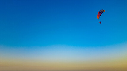 sky, parachute, beach, sea, paragliding, sport, sunset, flying, water, fly, paraglider, ocean, kite, blue, extreme, parasailing, sun, freedom, sports, fun, wind, surf, flight, air, adventure