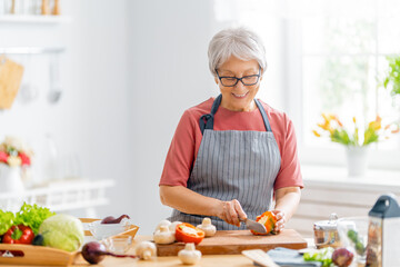 woman is preparing the vegetables