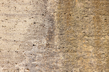 切り出した跡が残る大谷石の壁