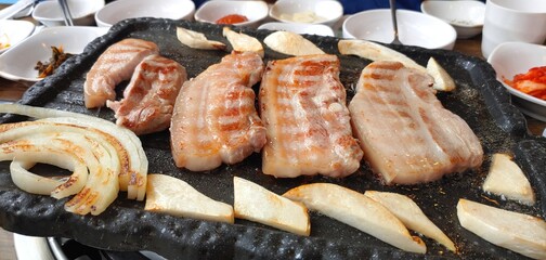 Grilled pork belly that Koreans eat a lot