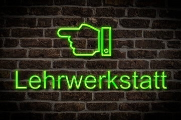 Fototapeta premium Leuchtreklame Lehrwerkstatt