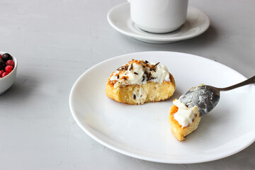 Breakfast of cheesecakes on a plate with sour cream.