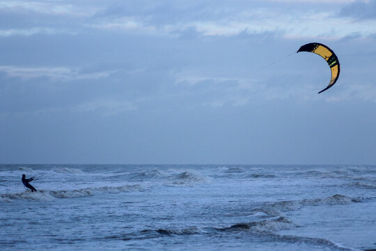 kite surfing in Zandvoort Niederlande