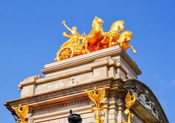 Fototapeta na wymiar Golden sculpture on top of Cascade fountain in Ciutadella park, Barcelona, Spain