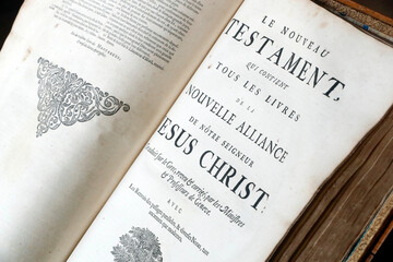 Old bible in French, 1669.  New Testament.