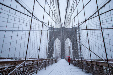 Fototapeta premium Brooklyn Bridge during Snow Storm