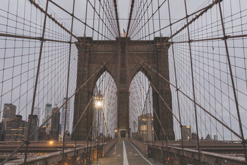 Fototapeta na wymiar Brooklyn Bridge Early Morning Clouds