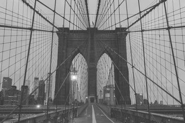 Papier Peint photo Lavable Noir et blanc Pont de Brooklyn nuages tôt le matin B&amp W
