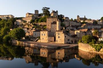 Fototapeta na wymiar Village médiéval de Puy-l'Évêque, vallée du Lot