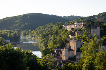 Fototapeta na wymiar Village de Puy-l'Évêque dans le Lot