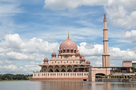 Masjid Putra Mosque In Putrajaya 