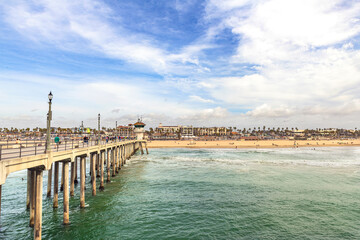 Fototapeta na wymiar Huntington Beach Pier