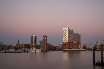 Fototapeta premium city skyline at sunset