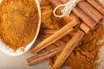 cinnamon sticks and ground powder