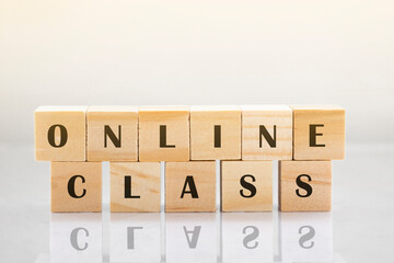 Online classs text words on wooden cubes. Elearning, distance learning.