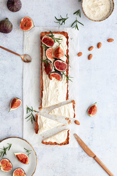 Tart with almond cream, fresh figs and rosemary.