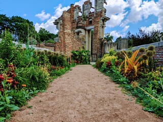 garden of ruins