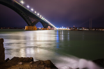 Fototapeta premium peace bridge at night