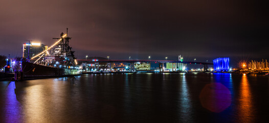 Fototapeta na wymiar harbor at night