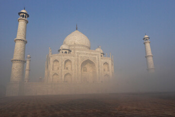 Fototapeta premium The Taj Mahal on a foggy morning, Agra, India