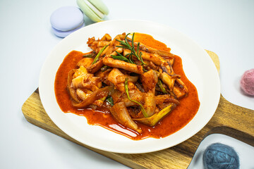 korean style spicy stir-fried squid : 'ojingeo bokkeum'