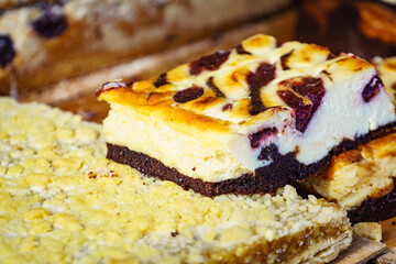 Baked cheesecake with fruit and chocolate