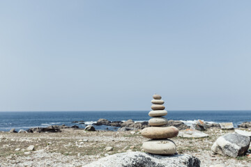 Fototapeta na wymiar stones pyramid of pebbles on beach in portugal