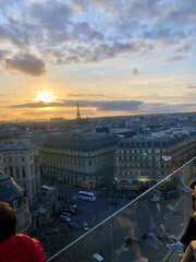 Blick vom Dach der Galerie Lafayette in Richtung Eifelturm. 