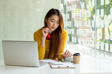 Asian business women chatting with colleagues about videoconferencing plans, online learning, work from home concept.