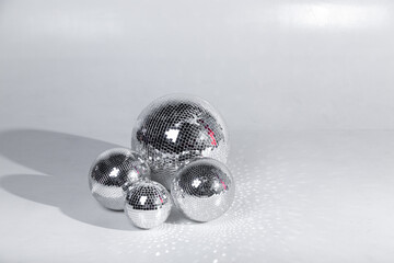 Black and white texture of mirror balls on a gray background.