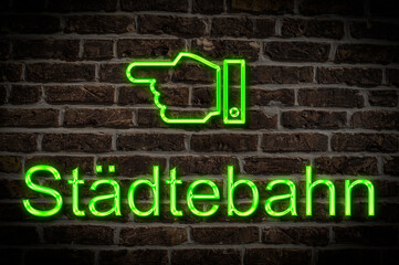Fototapeta premium Leuchtreklame Städtebahn