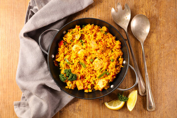 paelle in cooking pan-top view