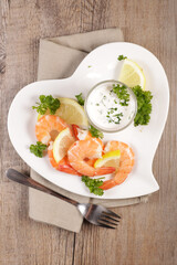 fresh shrimp with lemon and dipping sauce