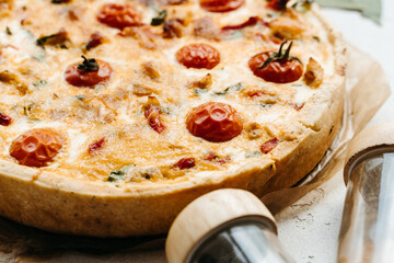 pizza on a board with tomamo