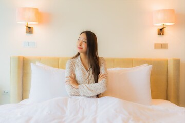 Obraz na płótnie Canvas Portrait beautiful young asian woman smile happy relax on bed