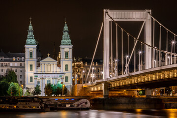 Erzs&eacute;bet h&iacute;d Budapest
