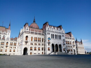 Fototapeta na wymiar hungarian parliament building on a sunny day. Beautiful urban scape of European city in the morning.