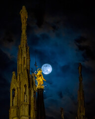 Luna piena - Madonnina di Milano