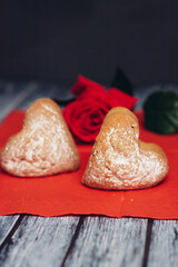 Fototapeta na wymiar gingerbread heart shaped red napkins rose flower romance dessert breakfast