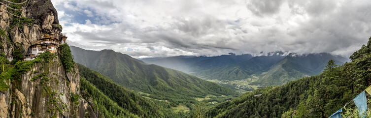 Fototapeta premium landmark, holiday, exotic, Buddhism, Tigers Nest, Paro, Bhutan, panorama, panoramic, green, mountain, landscape, nature, sky, rock, mountains, cliff, travel, rocks, canyon, hill, clouds, stone, view, 